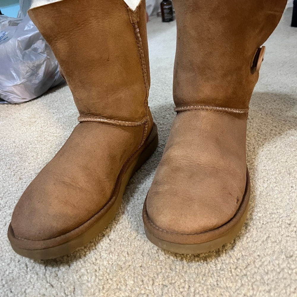 Ugg Bailey Button Boot. Size 8. Only Worn A Few T… - image 5